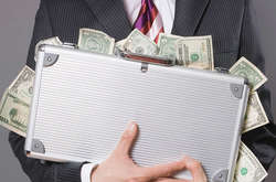 Нацбанк скаржиться на затримку доставки валюти в Україну