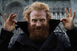 Крістофер  Хівью у даний час з сім'єю перебуває в Норвегії 