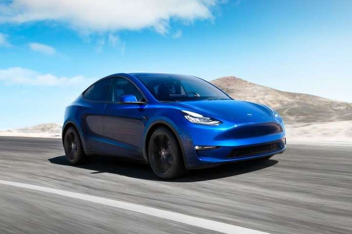 Стартували продажі нового електромобіля Tesla