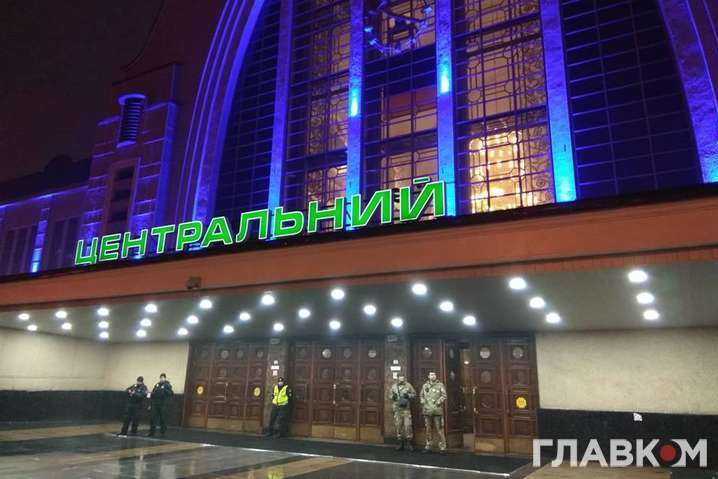Припиняє роботу Центральний залізничний вокзал Києва
