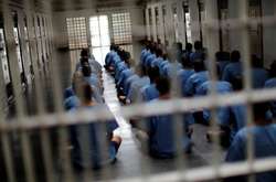 У в'язницях Ірландії заборонили спиртові антисептики, бо ув’язнені варили самогон