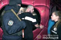 В центрі Києва поліція припинила діяльність стриптиз-клубів (фото, відео)