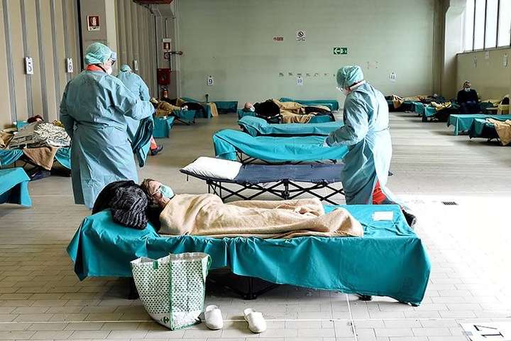 В Італії за добу від коронавірусу померли майже 350 осіб