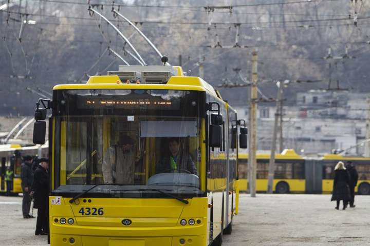 Київське метро не працює: як дістатися до роботи наземним транспортом (маршрути)