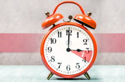 Годинник переводять на літній час, щоб людина могла працювати довше і використовувати при цьому менше штучного освітлення