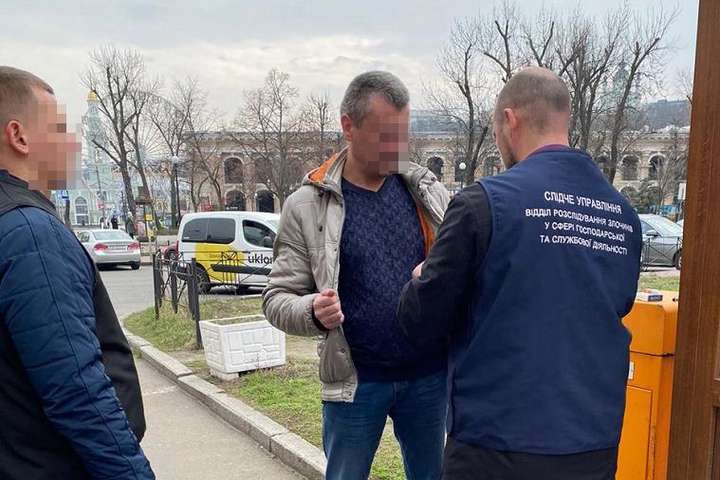 Слідчі викрили працівника Київводоканалу на хабарі (фото)