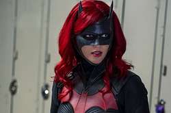  Кадр из сериала «Бэтвумен» 
  