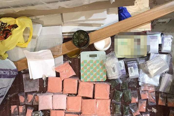 Поліція виявила у киянина наркотики на мільйон гривень (фото)