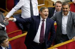 Нардеп Сергій Шахов 12 березня активно спілкувався з колегами у парламенті