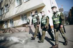 Відділення столичної лікарні з хворими на коронавірус охороняють нацгвардійці