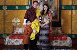  Вместе с тем, король Джигме Кхесар Намгьял Вангчук и королева Джецун Пема Вангчук опубликовали предостережение жителям Бутана о пандемии к 
  