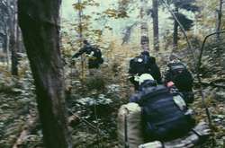 Виживальники у лісі