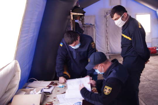 Рятувальники цілодобово чергують на чотирьох пунктах пропуску на Донбасі 