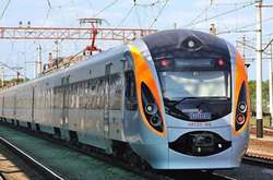 Українці повертаються з Польщі додому спецпотягом