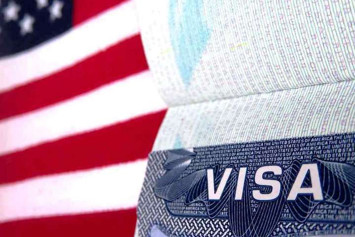 Посольства США призупинили видачу віз