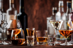 Алкоголь убивает коронавирус - ученые
