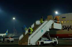 З Франції вилетів літак із понад сотнею українців