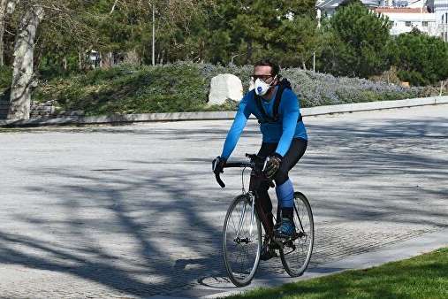 Боротьба з епідемією Covid-19: німецький пульмонолог радить їздити на велосипеді
