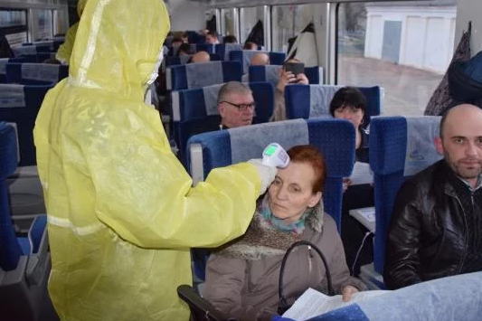 У Львові госпіталізували сімох пасажирів, прибулих спецпотягом з ЄС