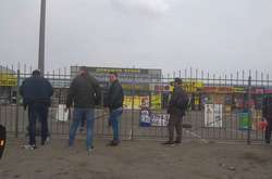 Авторинок на Великій окружній не працює