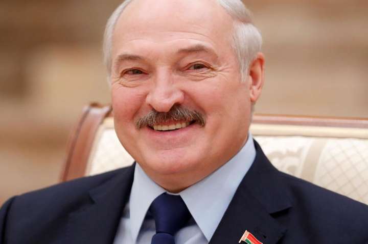 Ніяких чартерів, нехай там і сидять, – Лукашенко про білорусів за кордоном
