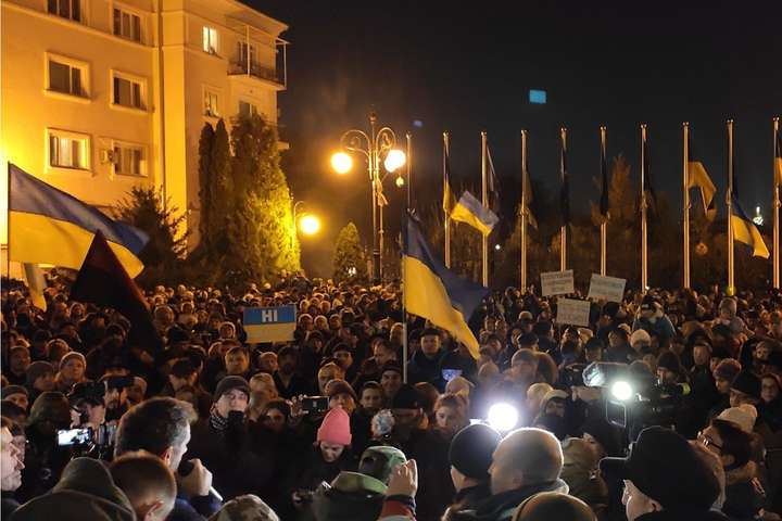 «Руху опору капітуляції» оприлюднив звернення до президента України щодо запровадження надзвичайного стану