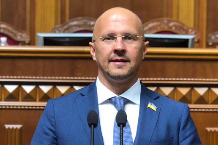 Перший тест Сергія Вельможного на коронавірус зроблений два дні тому показав негативний результат, проте зараз зробили повторний та підтвердили Covid-19 - Коронавірус косить депутатів: нові жертви