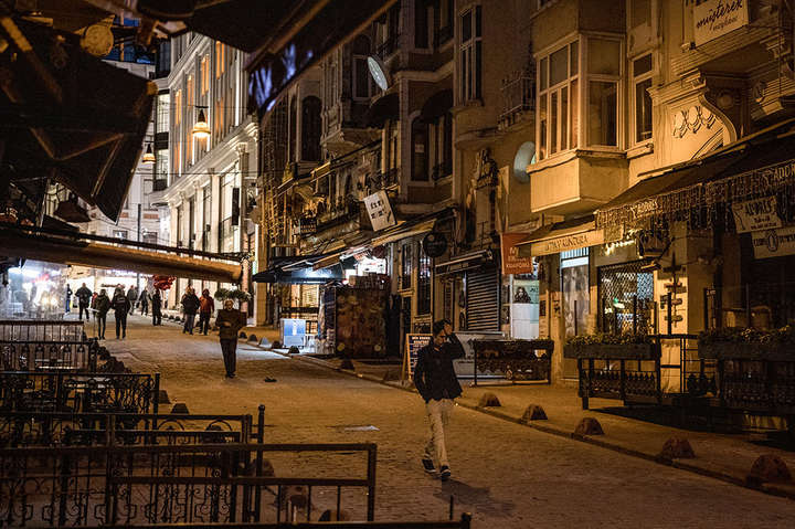 У Туреччині літнім людям заборонили виходити на вулицю