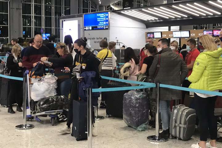 З аеропорту Стамбула до Києва вилетіли понад 200 українців