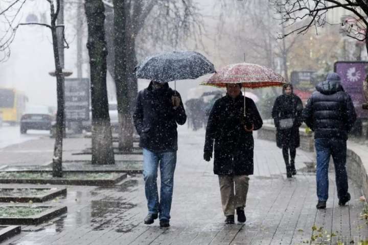 Мокрий сніг та значне похолодання: прогноз погоди в Україні на 22 березня