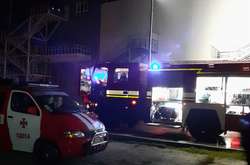 До гасіння були залучені 44 рятувальників і 12 одиниць техніки ДСНС