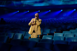 Потап спел песню про коронавирус в пустом зале кинотеатра