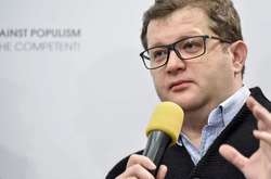 Протягом останнього тижня в мережі неодноразово були опубліковані фото і відео, які підтверджують факти вивезення масок, респіраторів і дезінфекторів за кордон - Ар’єв