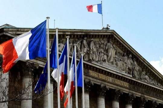 Парламент Франції дав добро на запровадження надзвичайного стану