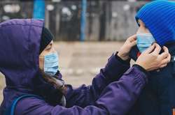Чехія завозить з Китаю медичні маски навіть пасажирськими літаками