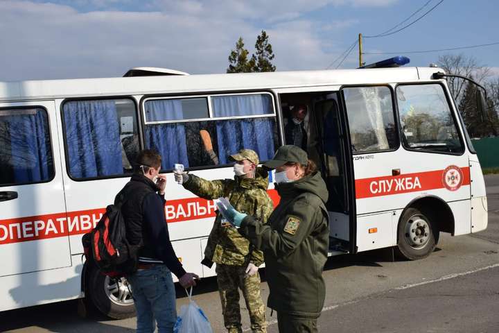 МОЗ: ізолювати всіх українців, які повертаються з-за кордону, дуже складно