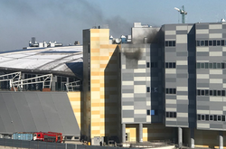 Від торгово-розважального центру валить дим