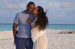  47-летний британский актер Идрис Эльба уже вторую неделю болеет Covid-19 
  