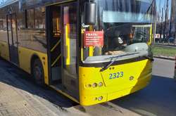 В связи с карантином из-за пандемии коронавируса с 23 марта в Киеве общественным транспортом могут пользоваться только отдельные категории граждан