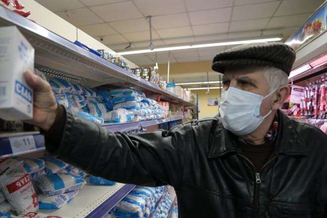 Київські магазини й аптеки ввели нові обмеження