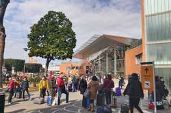 Ще 178 українців повертаються з Італії в Україну. Їм поміряли температуру