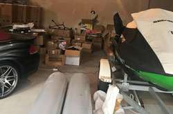 Зловмисники вивозили викрадене із дачного будинку і здавали в ломбарди