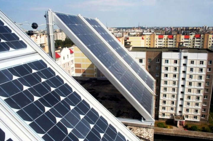 Сонячні батареї на дахах: наскільки це вигідно