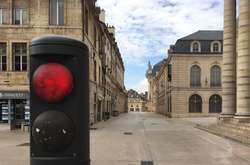 Франція посилює карантин через коронавірус