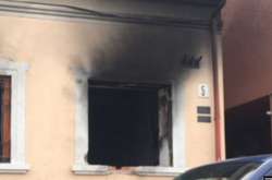 Будівля Угорського культурного центру в Ужгороді після підпалів, лютий 2018 року