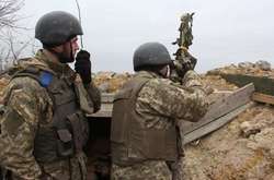 Доба на Донбасі: двоє військових поранені