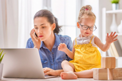 Українцям поки що доводиться працювати з дому