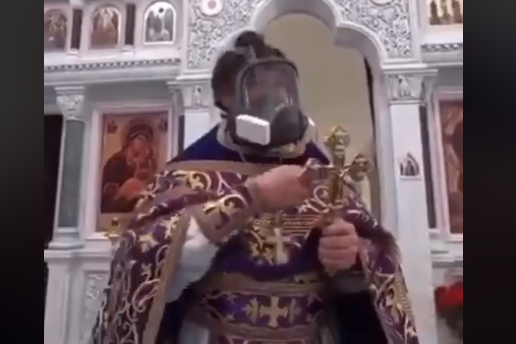 Священник Московской церкви на службе снял респиратор и призвал прихожан «поржать» над коронавирусом (видео)