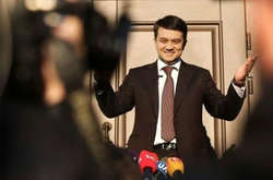 Банкет під час чуми. Слідом за урядом брязкалець на сотні тисяч гривень накупила й Верховна Рада