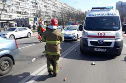  Рятувальники надали допомогу жінці та дитині, яких збило авто 